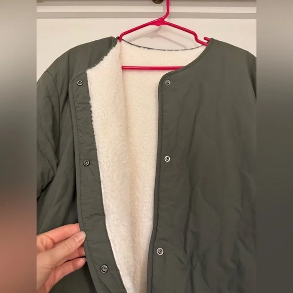 NWT Uniqlo Women’s Pile Lined Fleece Quilted Reversible Jacket Olive Green- M - Picture 6 of 9